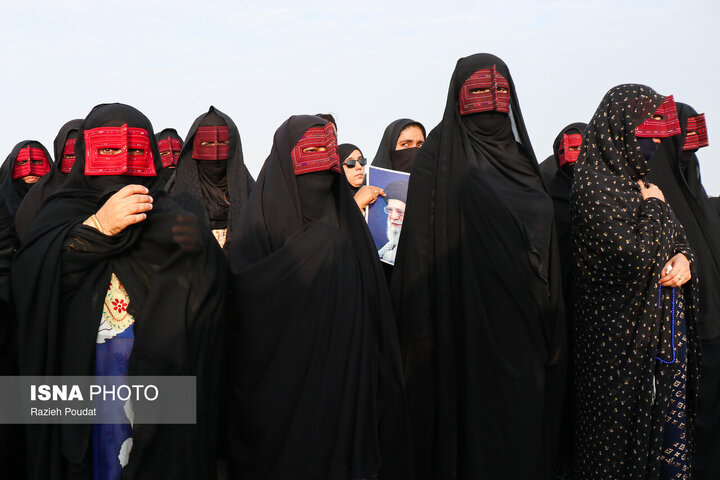 برقع سرخ زنان