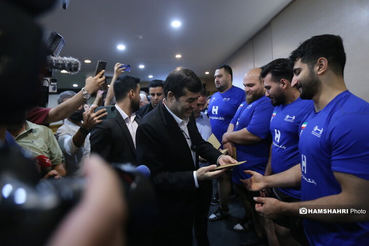 حضور وزیر ورزش در تمرینات تیم ملی وزنه‌برداری