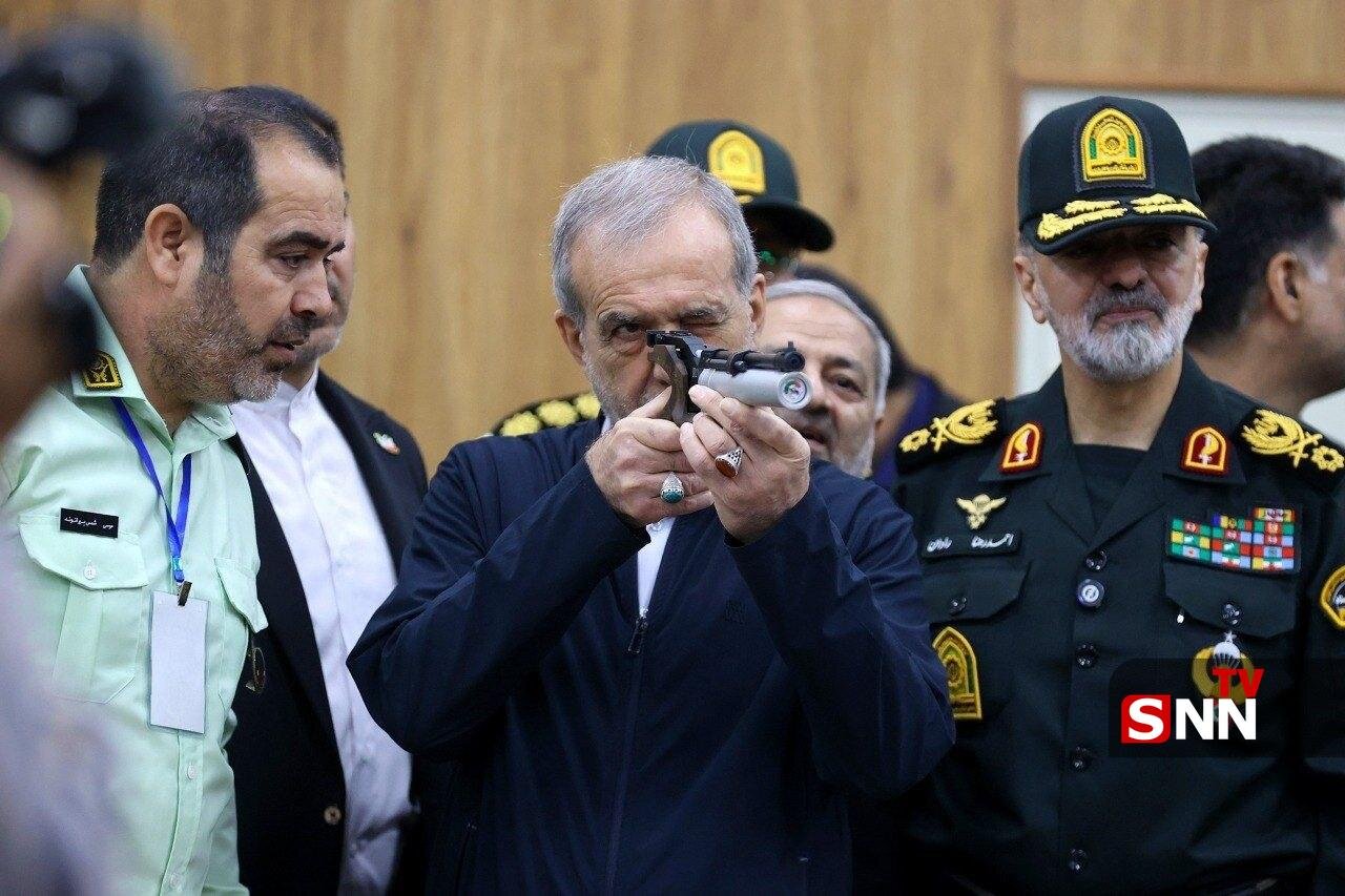 پزشکیان با اسلحه در کنار رادان؛ تصویر متفاوت از رئیسجمهور در مراسم افتتاحیه دبیرستان پلیس