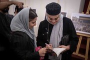 تصاویر جدید از نرگس آبیار با کلاه سنتی در یک مراسم رسمی |   زهره آبیار را