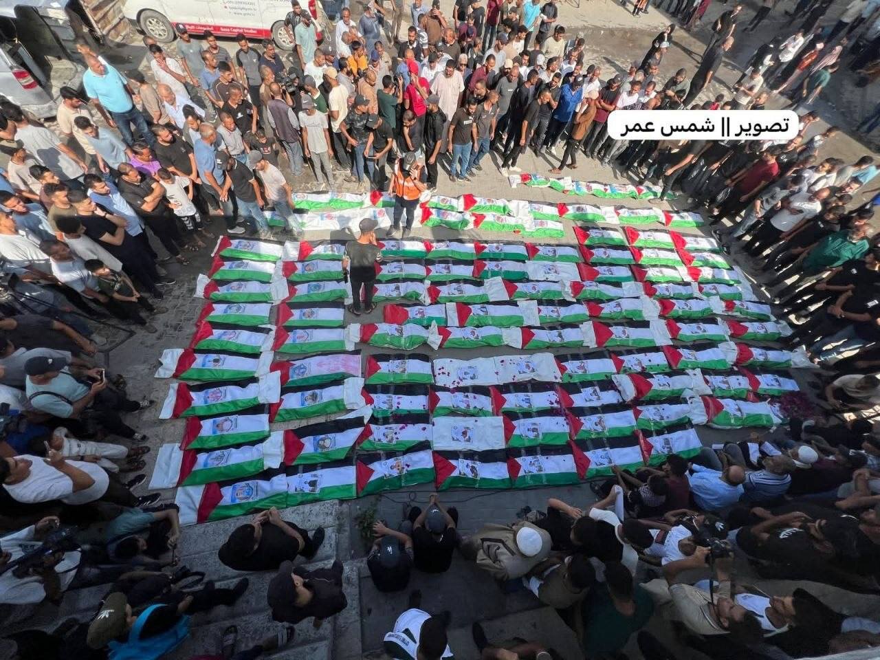 هر شهید روی دست یک نفر؛ تصاویر دردناک از تشییع پیکر ۱۰۰ شهید در غزه