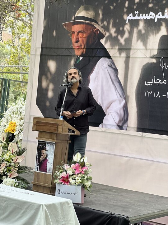 چهره هایی که برای وداع با پیکر جواد مجابی  آمدند | ببینید