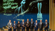 اتفاق عجیب؛ نشان کارآفرین برتر در دستان کسی که یک خودروسازی را متوقف کرد!