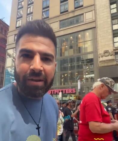 جوان آمریکایی: مقابله ایران با اسرائیل بزرگ دلیل دشمنی است