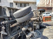 تصادف زنجیره‌ای ۱۲ خودرو در بزرگراه یادگار امام؛ ۵ نفر مصدوم شدند + تصاویر
