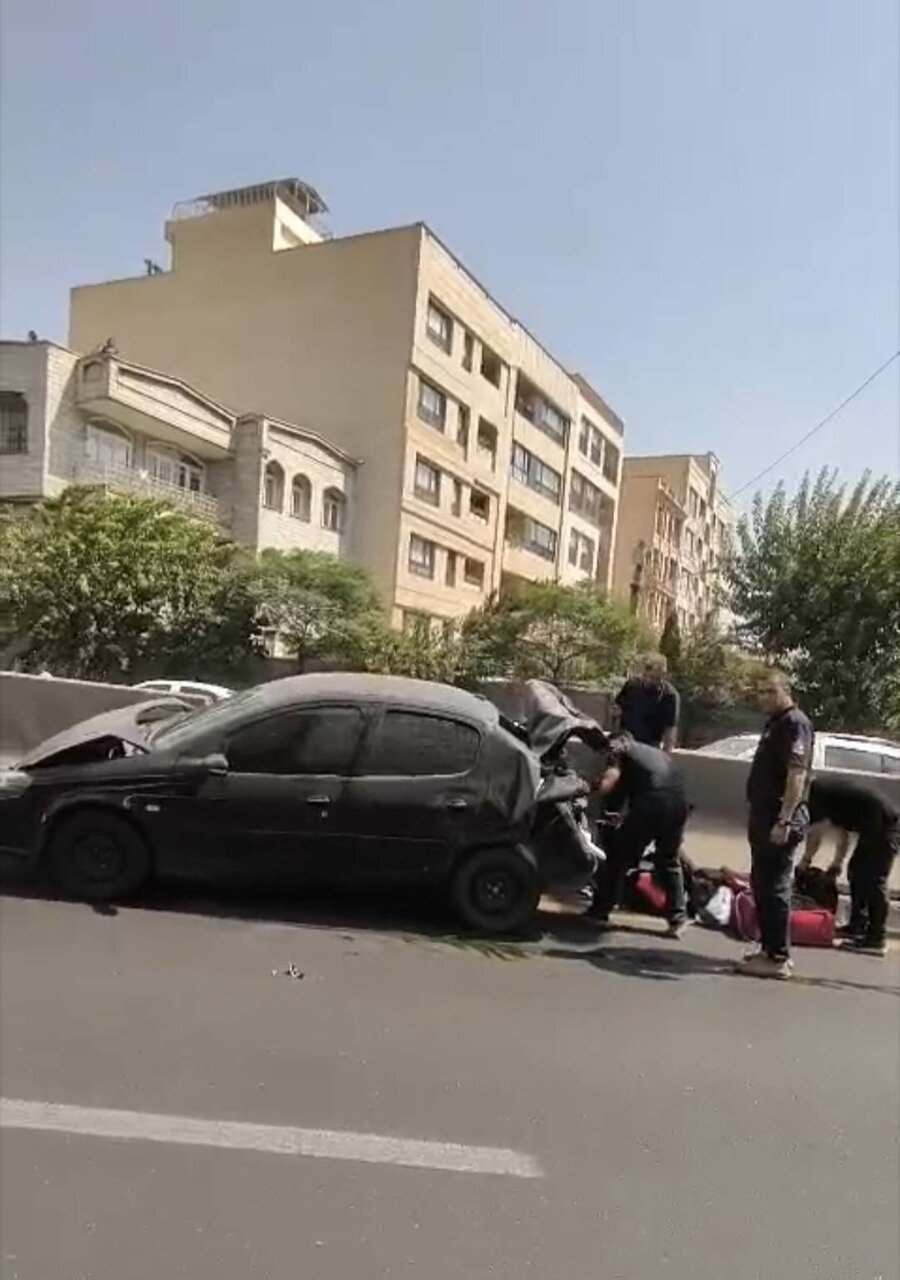 تصادف زنجیرهای ۱۲ خودرو در بزرگراه یادگار امام؛ ۵ نفر مصدوم شدند + تصاویر