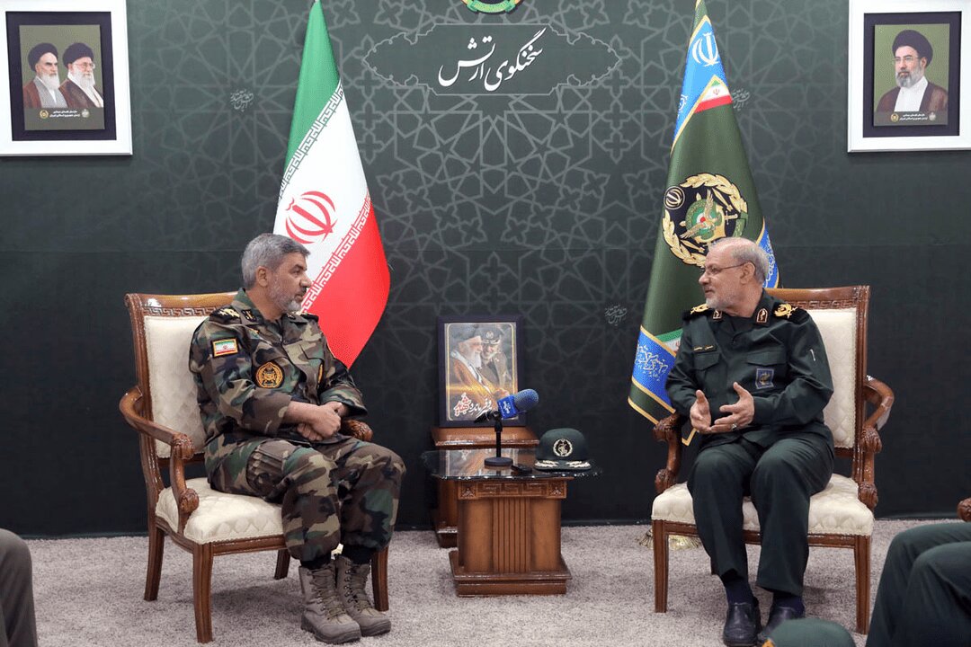دیدار مهم ۲سخنگوی نظامی+ تصاویر | مقابل دشمنی ایستاده‌ایم که هیچ کشوری جرأت شلیک یک تیر به آن را نداشت