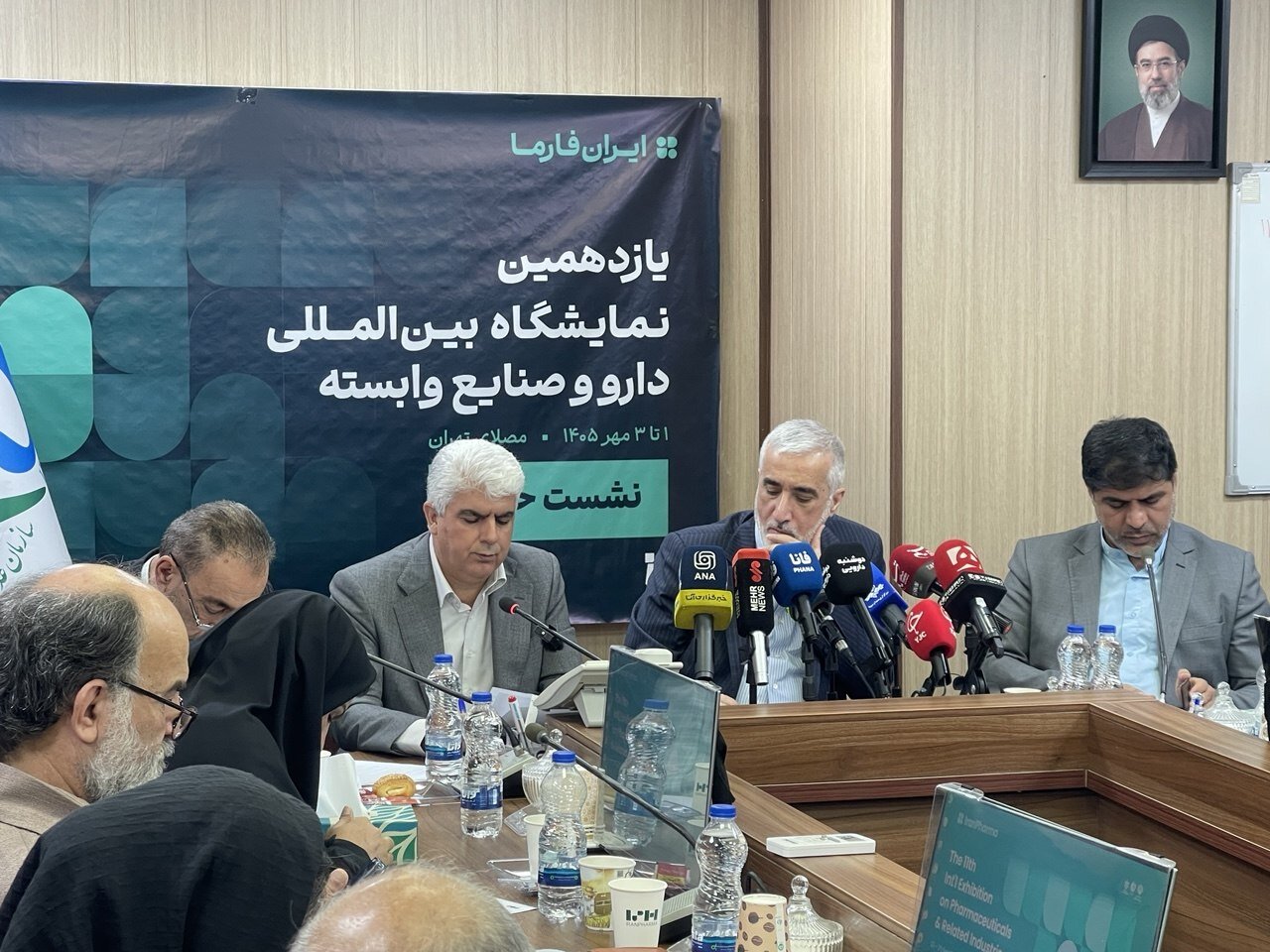 ۲۶۷ هزار میلیارد تومان بدهی به شرکت‌های پخش دارو | صنعت دارو نباید برای زنده ماندن التماس کند