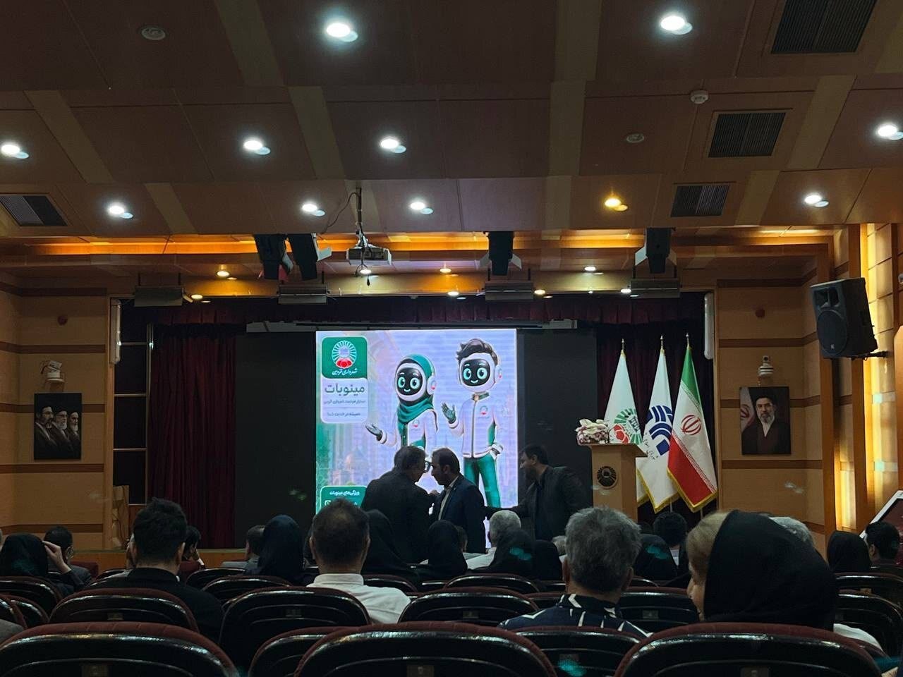 یک دستیار هوشمند جدید؛ از پاسخ به پرسشهای مردم تا تحلیل درخواستهای شهری؛ مینوبات چه میکند؟