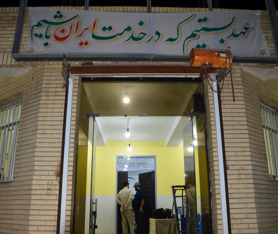 زنگ مهر در مدرسه لاله‌ها | روایتی تصویری از تلاش جهادگران دانشجو برای بازسازی مدرسه شجره طیبه میناب در آستانه‌ماه مهر