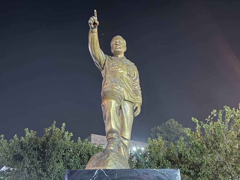 تندیس سردار شهید حاجی‌زاده در میدان معروف تهران نصب شد + عکس