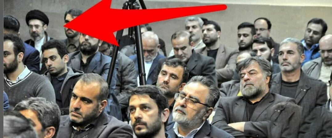 بازنشر تصویری قدیمی از حضور رهبر انقلاب در مدرسه فرزندشان