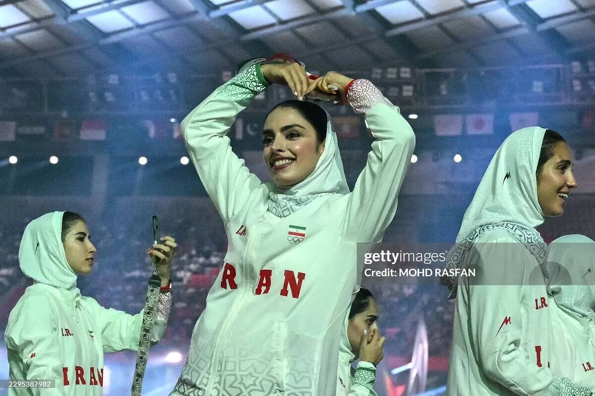 تصاویری از ژست های دختران ایران در افتتاحیه بازی‌های آسیایی