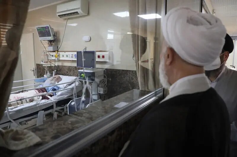 تصویری از  آیت‌الله شبیری‌ زنجانی روی تخت بیمارستان