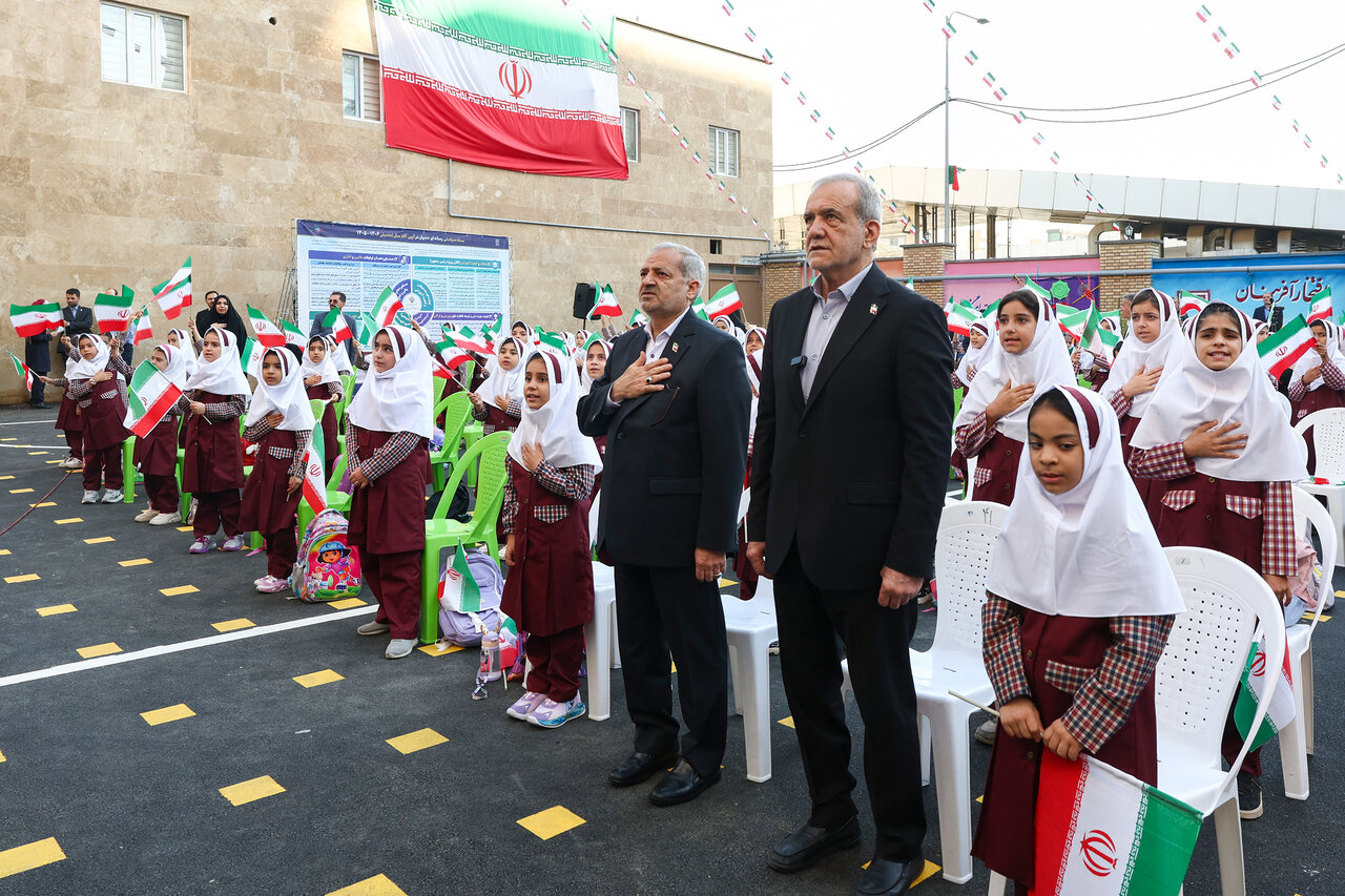 پزشکیان مدرسه