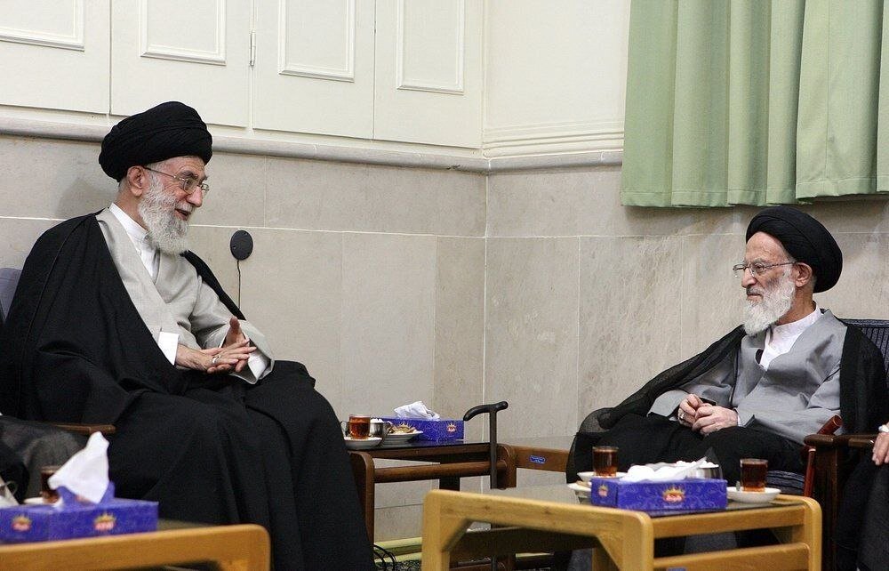 تصاویری از آیت الله شبیری زنجانی با رهبر شهید و شهید لاریجانی