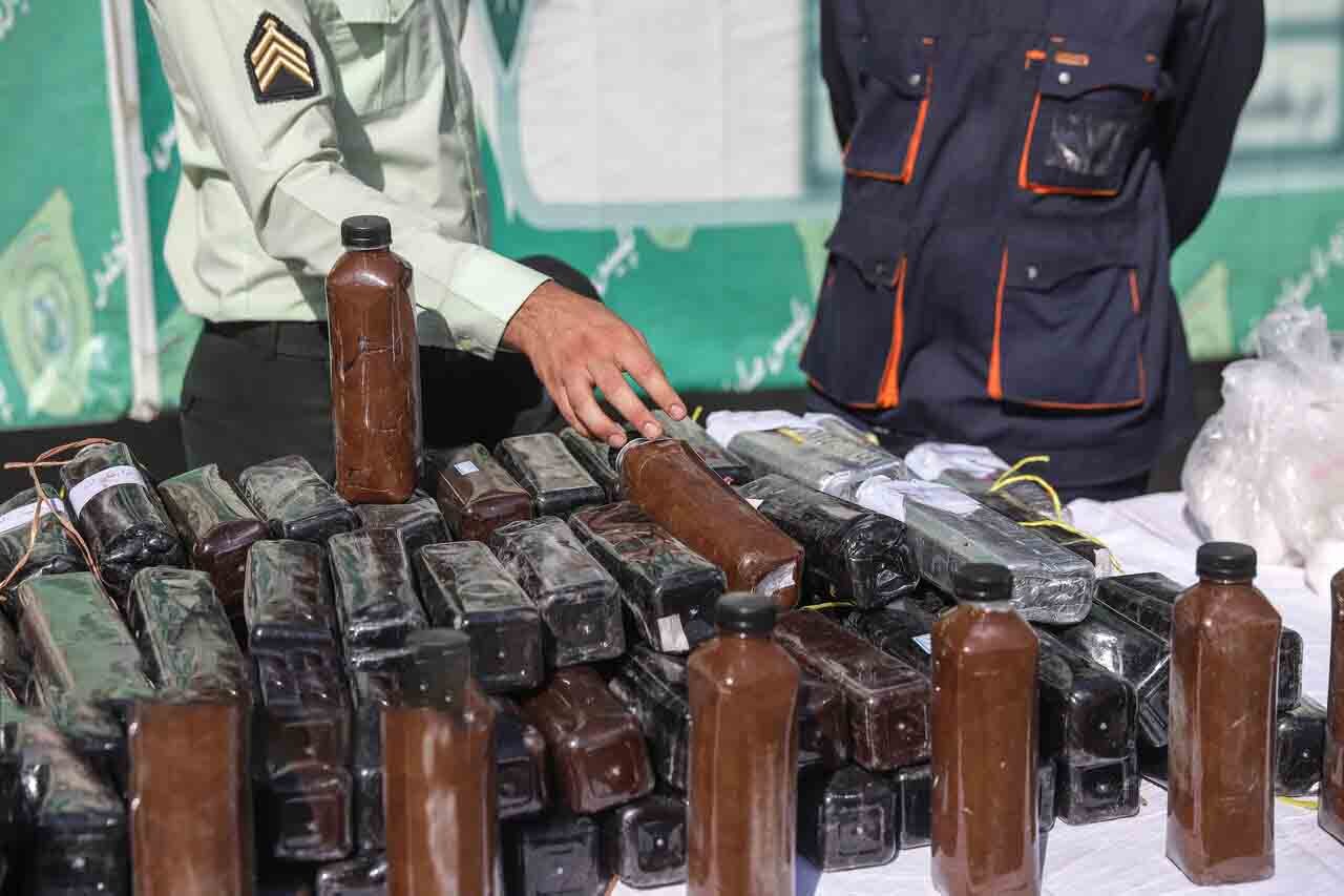 نمایش جدیدترین کشفیات پلیس مبارزه با مواد مخدر در پایتخت با حضور رئیس پلیس تهران