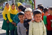 قاب های دیدنی از اولین زنگ مهر در مدرسه‌ «ایران من ۸۲» در روستای بره پشت | تصاویر