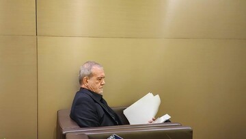 پزشکیان کمک های آمریکا را به مهماناش هدیه داد!  | ببینید