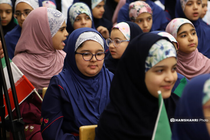 آیین نواختن زنگ آغاز سال تحصیلی جدید توسط وزیر بهداشت