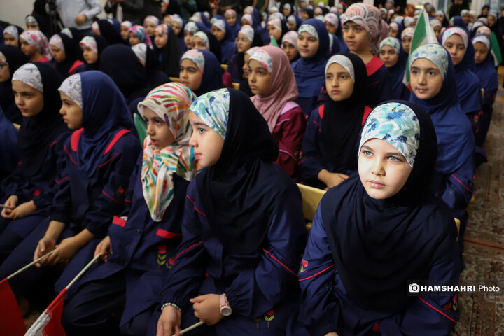 آیین نواختن زنگ آغاز سال تحصیلی جدید توسط وزیر بهداشت