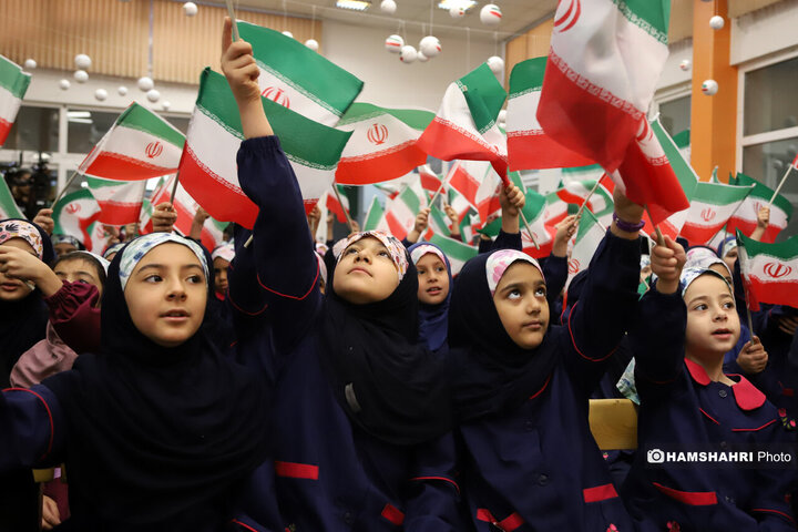 آیین نواختن زنگ آغاز سال تحصیلی جدید توسط وزیر بهداشت