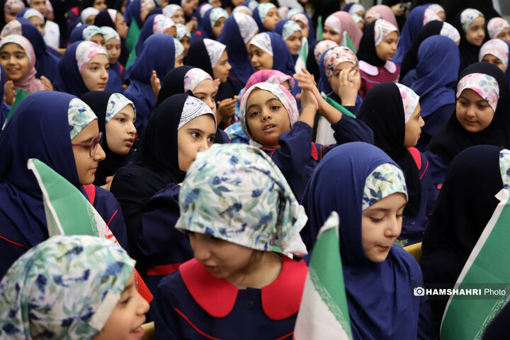 آیین نواختن زنگ آغاز سال تحصیلی جدید توسط وزیر بهداشت