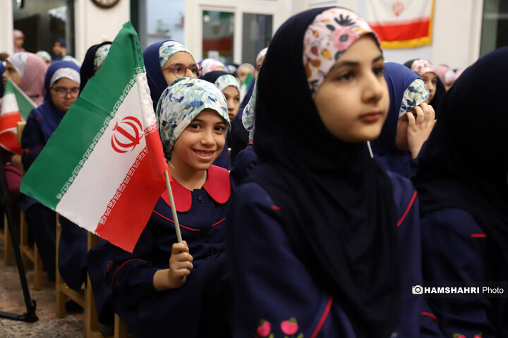 آیین نواختن زنگ آغاز سال تحصیلی جدید توسط وزیر بهداشت