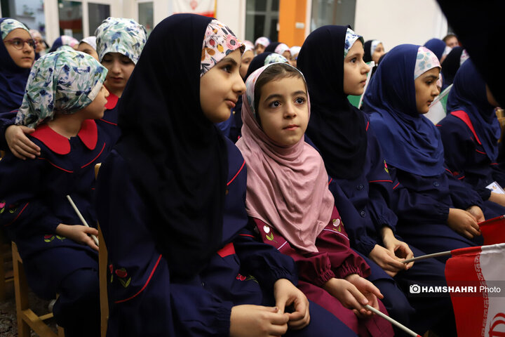 آیین نواختن زنگ آغاز سال تحصیلی جدید توسط وزیر بهداشت