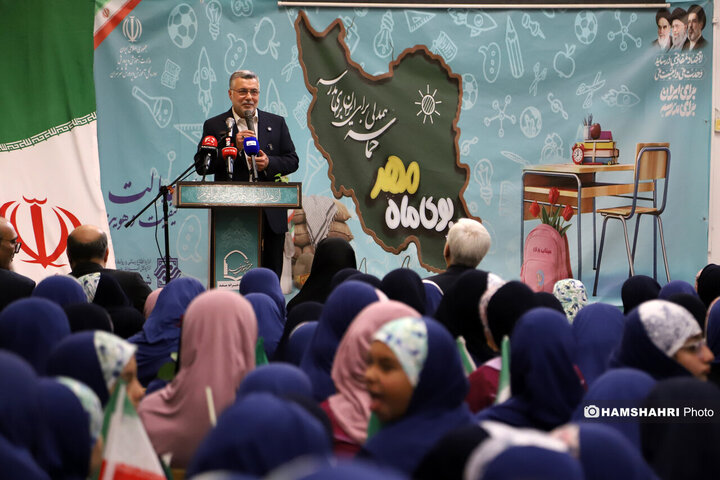 آیین نواختن زنگ آغاز سال تحصیلی جدید توسط وزیر بهداشت