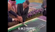 ویدئوی وایرال شده از معاون پزشکیان در جشن سعودی‌ها و بریدن کیک | واکنش مجری رسانه ملی