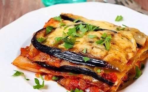 اگر گوشت چرخ‌کرده دارید، موساکا بادمجان درست کنید