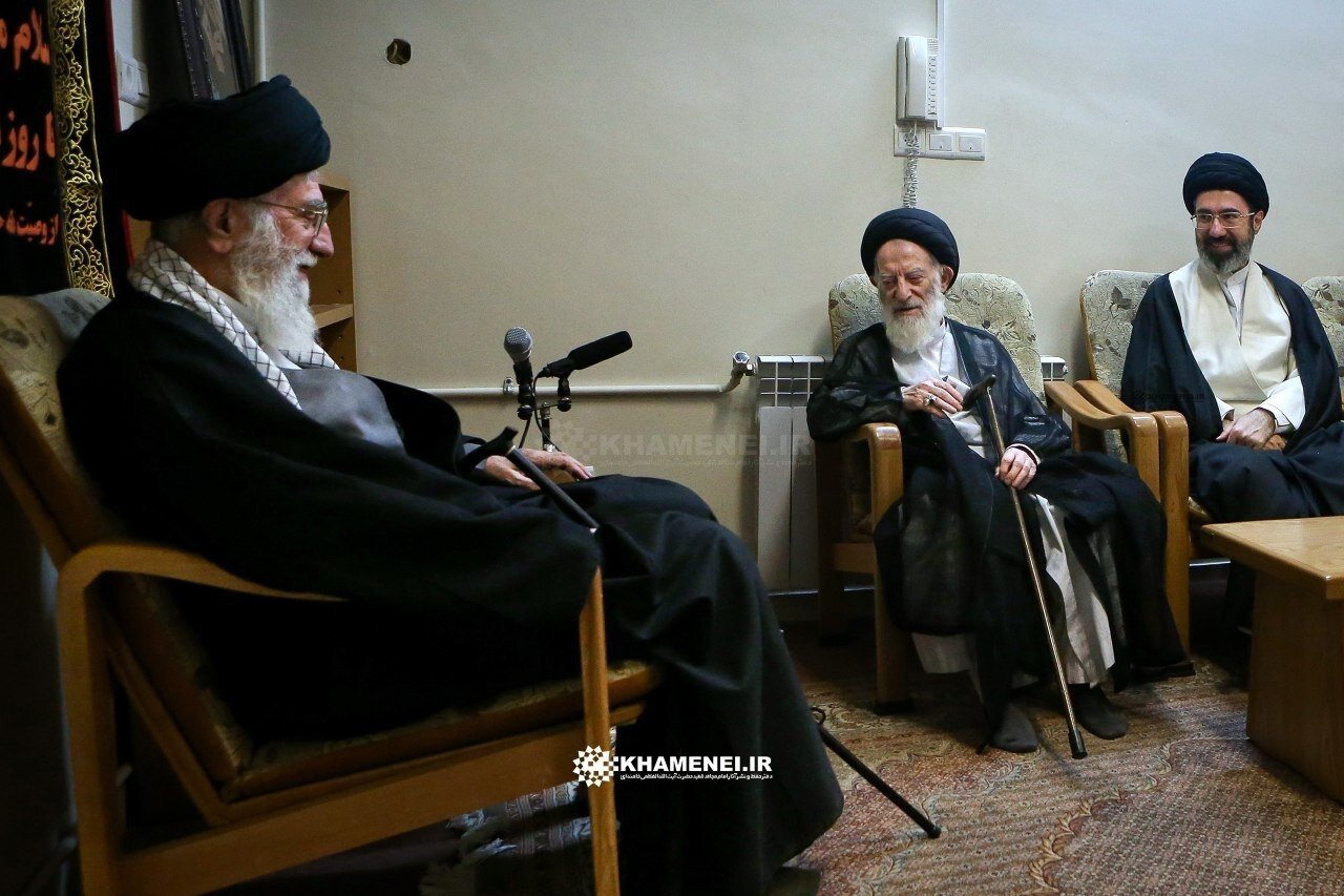 دیدار رهبر شهید و مرحوم شبیری زنجانی و آیت الله مجتبی خامنه ای