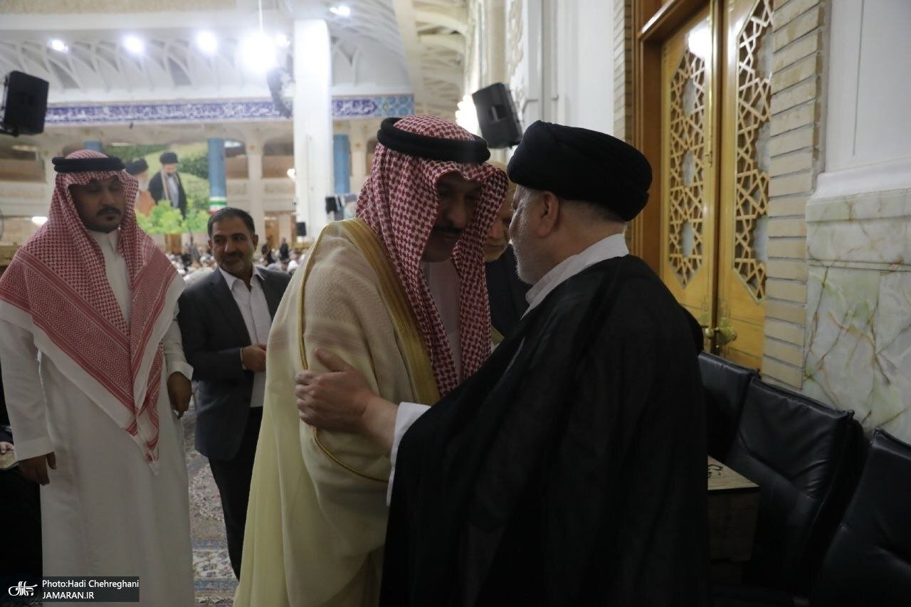 تصاویری از حضور سفیر عربستان در مراسم بزرگداشت مرجع عالیقدر شیعه