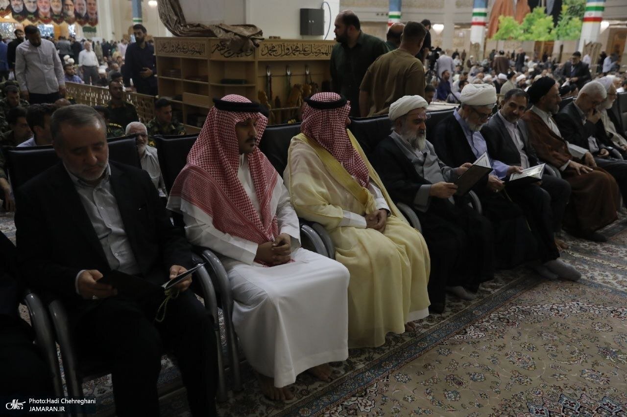 تصاویری از حضور سفیر عربستان در مراسم بزرگداشت مرجع عالیقدر شیعه