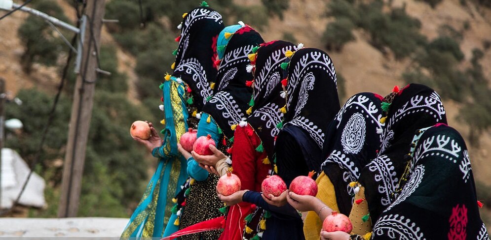 مهمانی انارهای هورامان | اینجا پاتوق شیفتگان انار است | داستان زخم سر انگشتان دست زنان سلین تا ژیوار