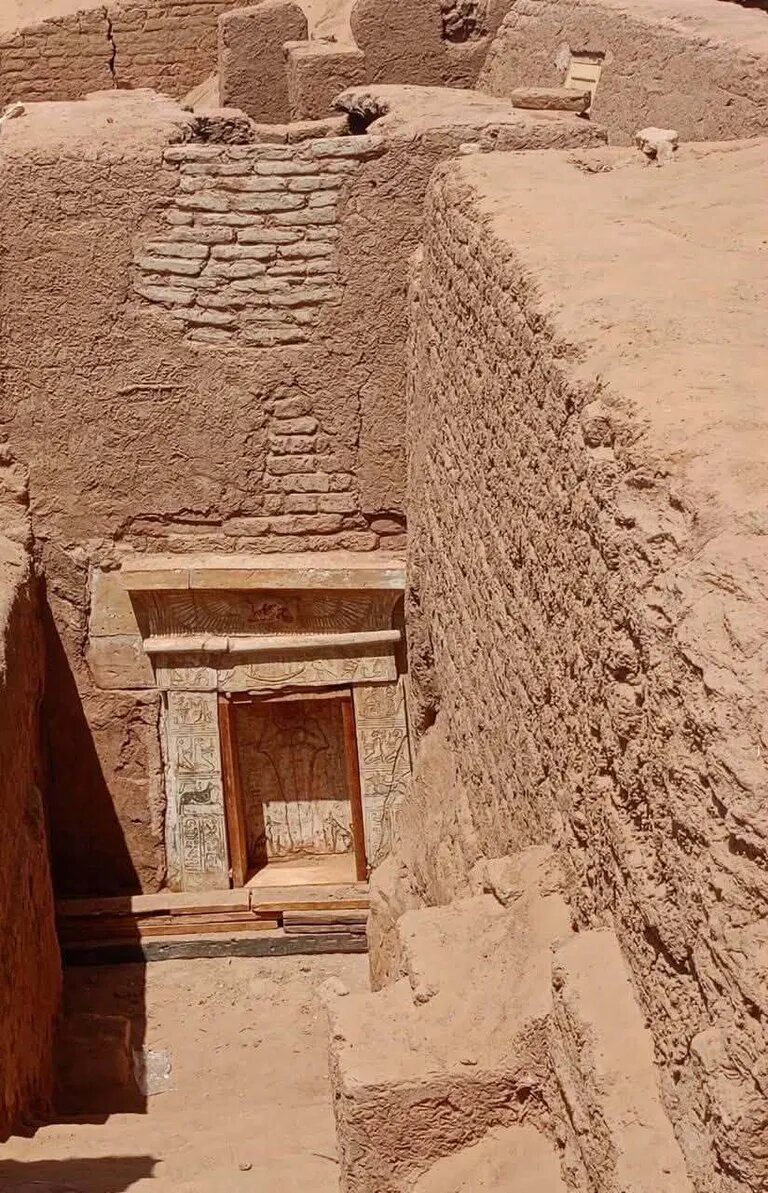 مقبره ۱۷۰۰ساله از دوران روم و کشف تازه باستانشناسان در واحه دخله مصر