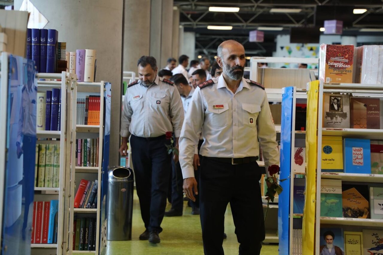 روز خاص آتش نشانان در باغ کتاب
