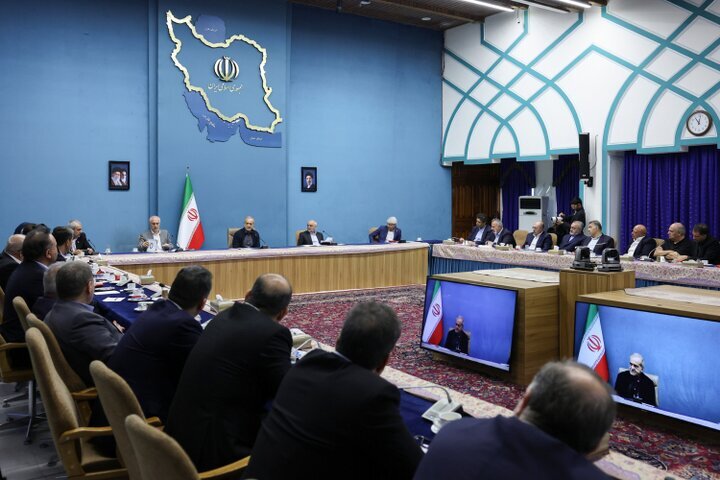 پزشکیان:کنار گود نشسته‌اند و می‌گویند لنگش کن | قول می‌دهم مسیر بهبود معیشت مردم هموار شود