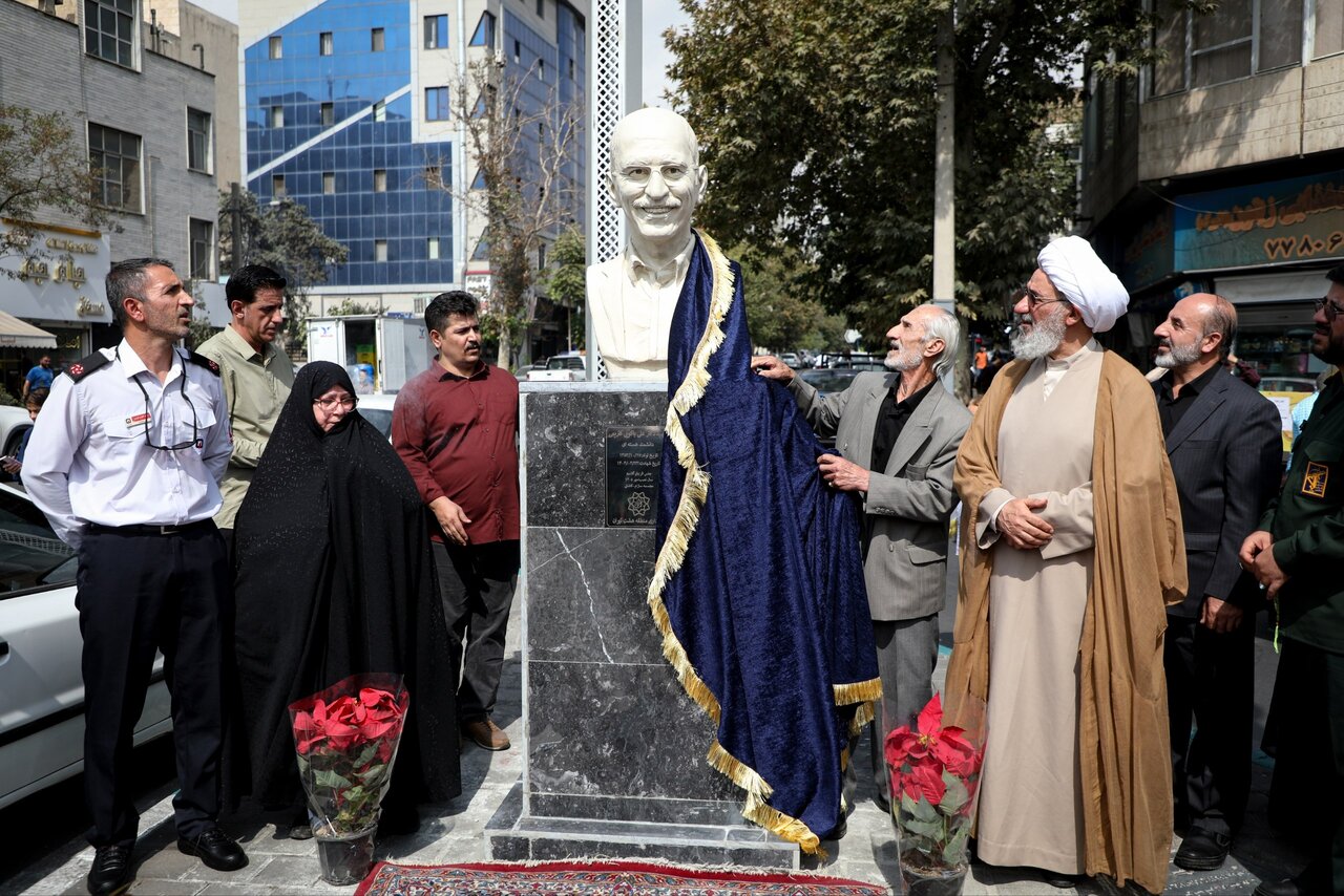 رونمایی از سردیس