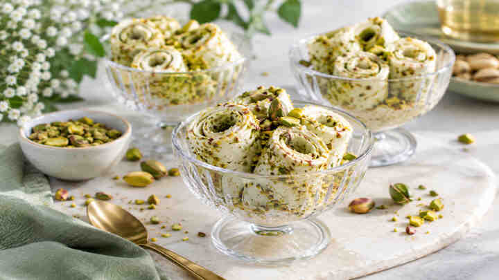 بستنی رولی عربی؛ چگونه مثل یک حرفه‌ای بستنی خانگی درست کنیم؟