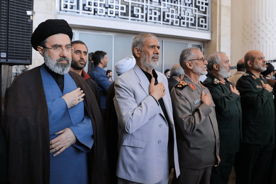 آیت الله مجتبی خامنه ای رهبر انقلاب در جمعه نصر