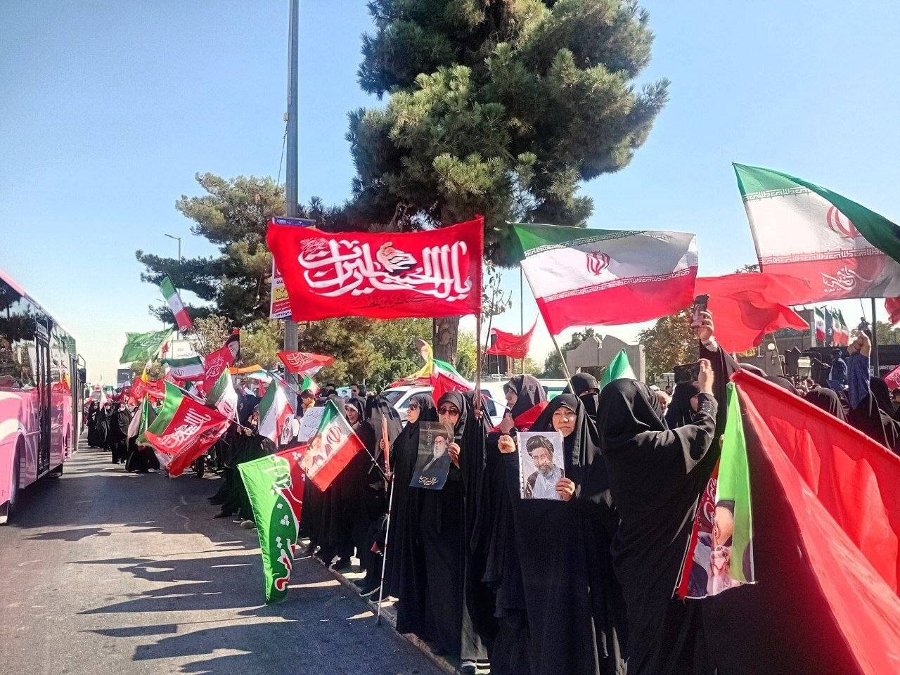 بزرگترین زنجیره انسانی جان فدایان «دانشگاه ایران» در مشهد + فیلم
