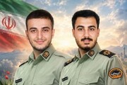 بی‌تابی مادر شهید ۲۴ ساله بمپور در مراسم تشییع + ویدئو | تصاویری از تشییع پیکر شهیدان مدافع امنیت در ساری
