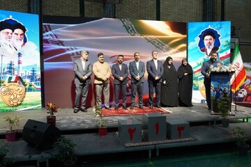 درخشش قهرمانان کارگری شهر روی سکوی افتخار