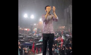 گرگانی‌ها زیر بارش سیل آسا و حضور در تجمع شبانه! | ویدئو