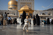 تصاویر یهویی از بازیگوشی و لبخندهای زائرانِ کوچک در حرم رضوی