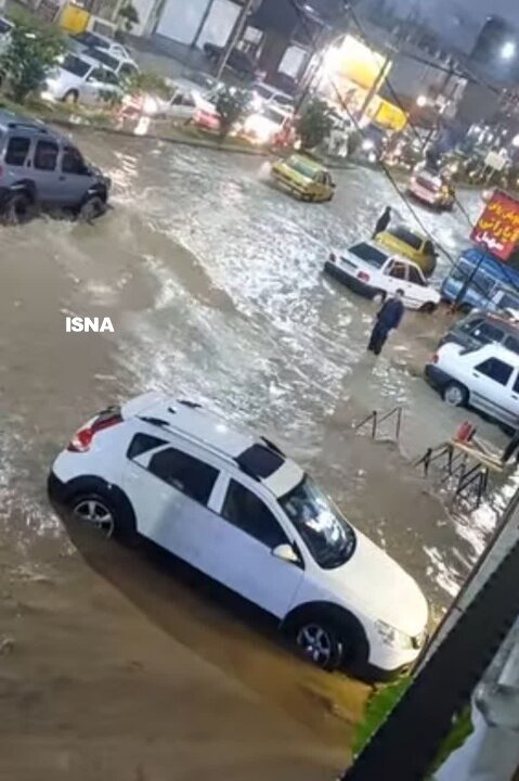 تصاویر آبگرفتگی منازل و مغازهها در سوادکوه