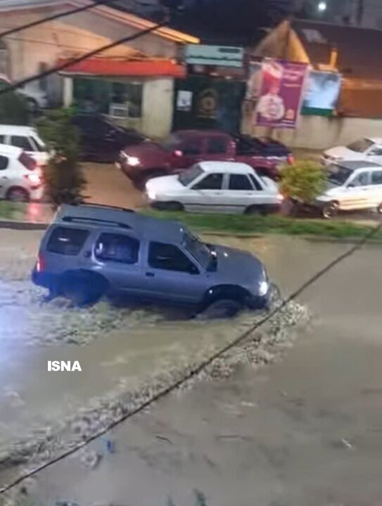 تصاویر آبگرفتگی منازل و مغازه‌ها در سوادکوه