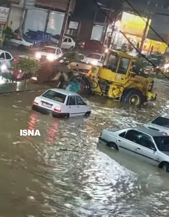 تصاویر آبگرفتگی منازل و مغازه‌ها در سوادکوه